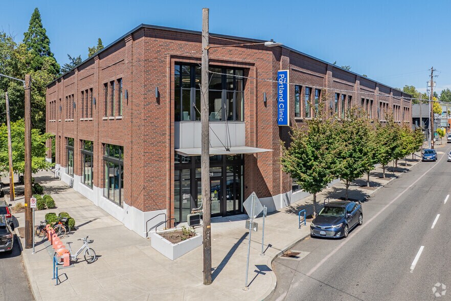 Primary Photo Of 5005 NE Sandy Blvd, Portland Supermarket For Lease