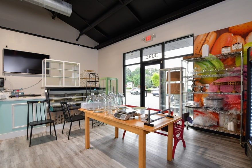 More Photos Of 309 Hwy 14, Simpsonville Storefront Retail Office For Lease