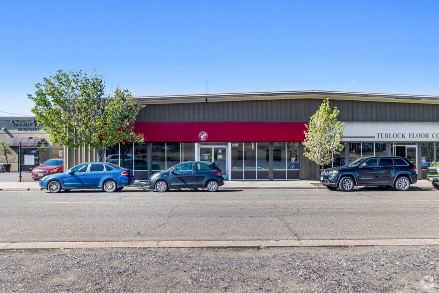 Primary Photo Of 226 N 1st St, Turlock Freestanding For Sale