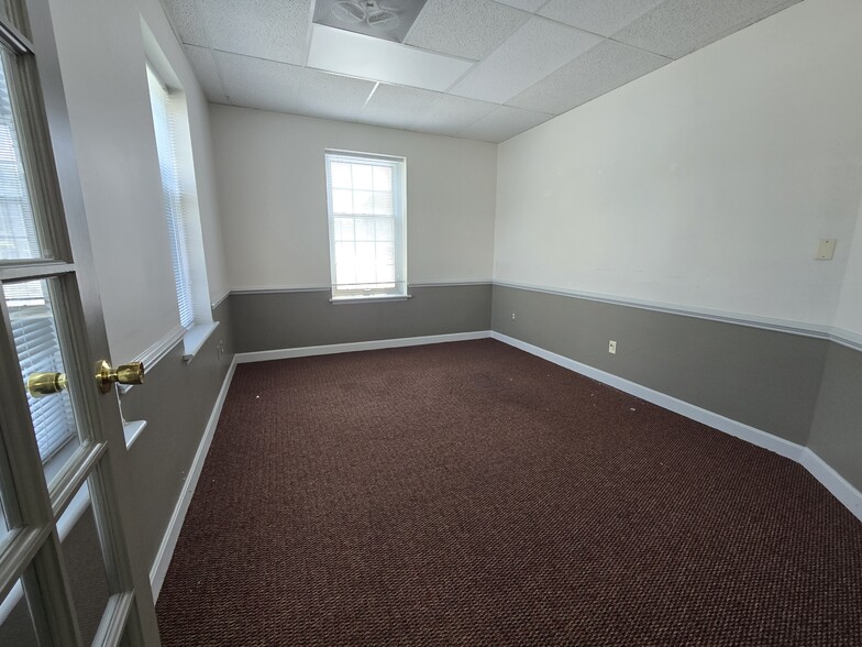 More Photos Of 10901 Indian Head Hwy, Fort Washington Office For Lease