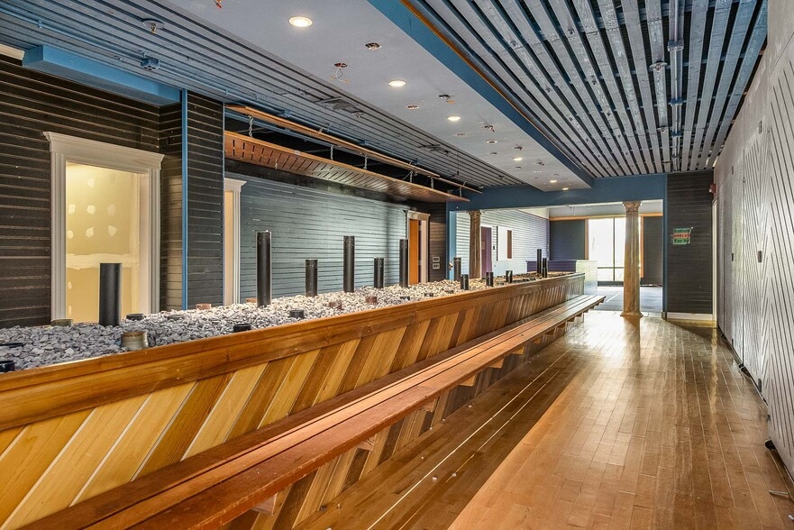 More Photos Of 120 Andover St, Danvers Freestanding For Lease
