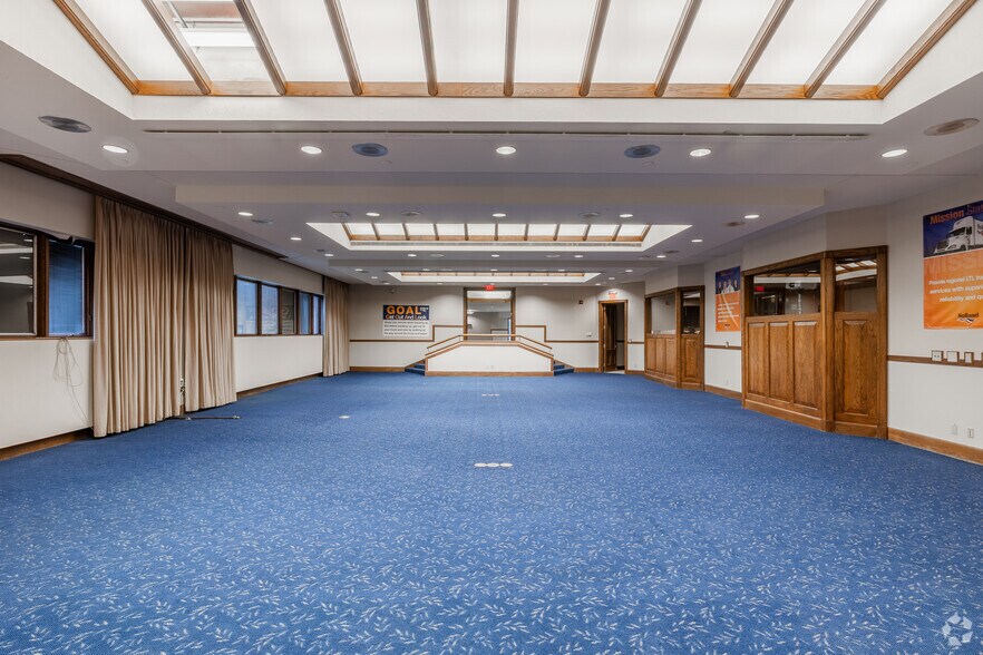 More Photos Of 700 & 734 S Waverly Rd, Holland Office For Lease