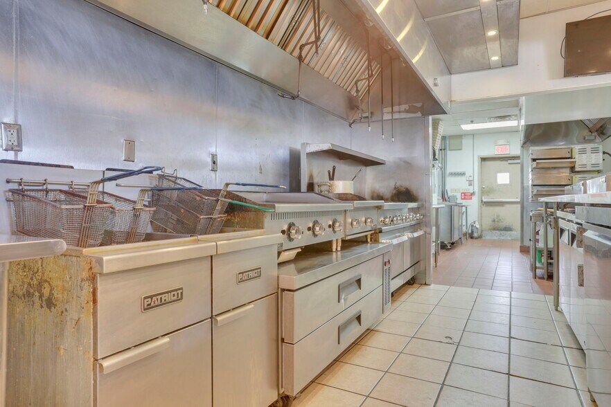 More Photos Of 1122 Hebron Rd, Heath Restaurant For Sale