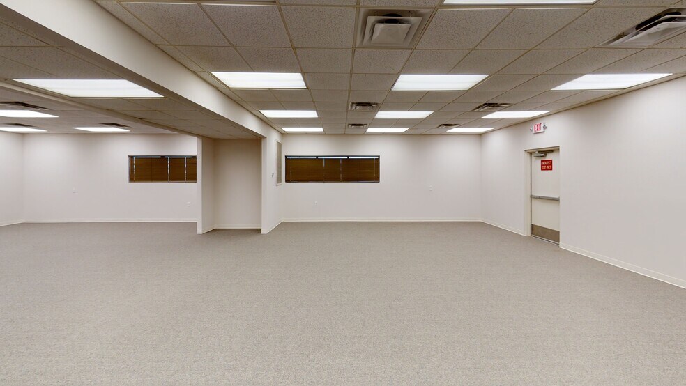 More Photos Of 2900 S Main St, Searcy Office For Sale