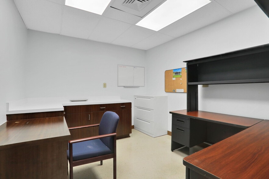 More Photos Of 1736 University Blvd S, Jacksonville Medical For Lease