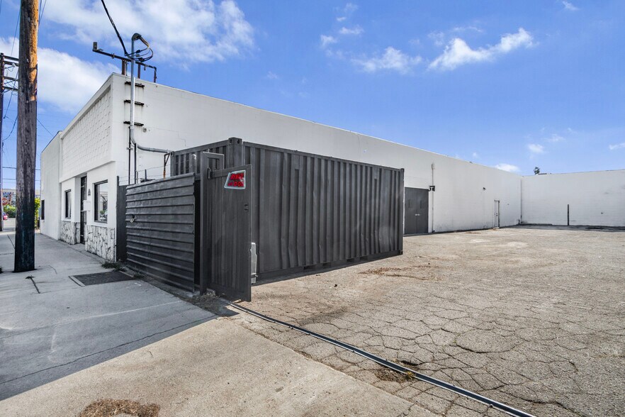 More Photos Of 20908 Itasca St, Chatsworth Light Manufacturing For Sale