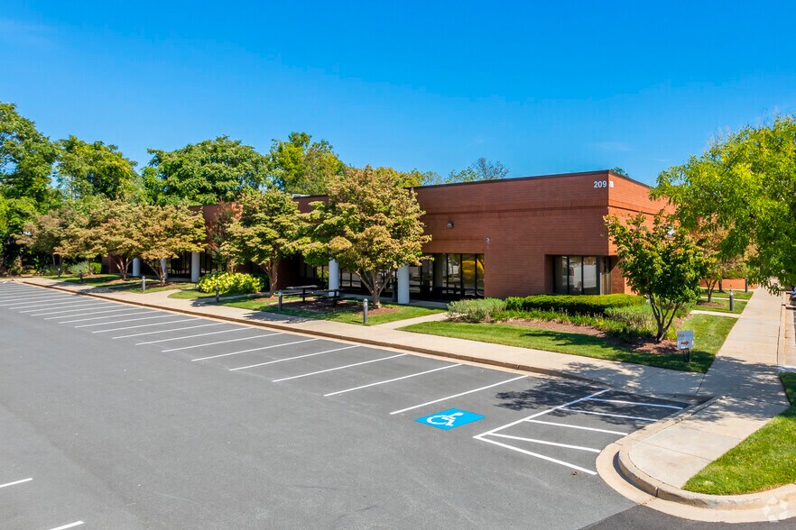 More Photos Of 209 Perry Pky, Gaithersburg Flex For Lease