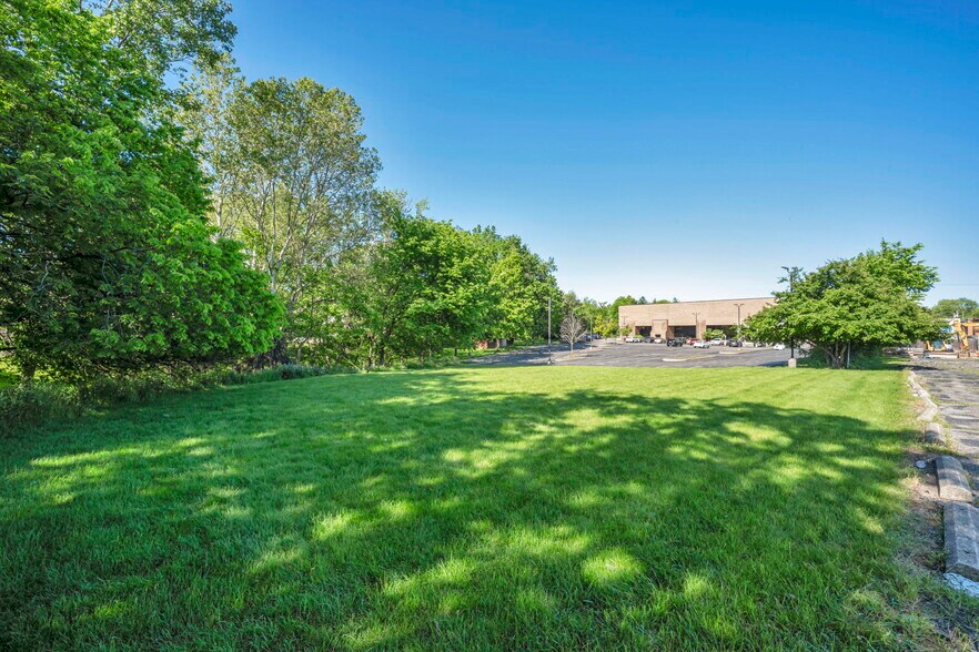 More Photos Of 15715 Libby Rd, Maple Heights General Retail For Sale