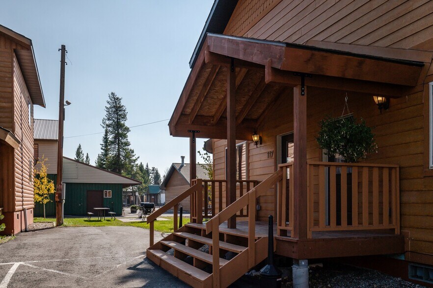 More Photos Of 229 N Hayden St, West Yellowstone Hotel For Sale