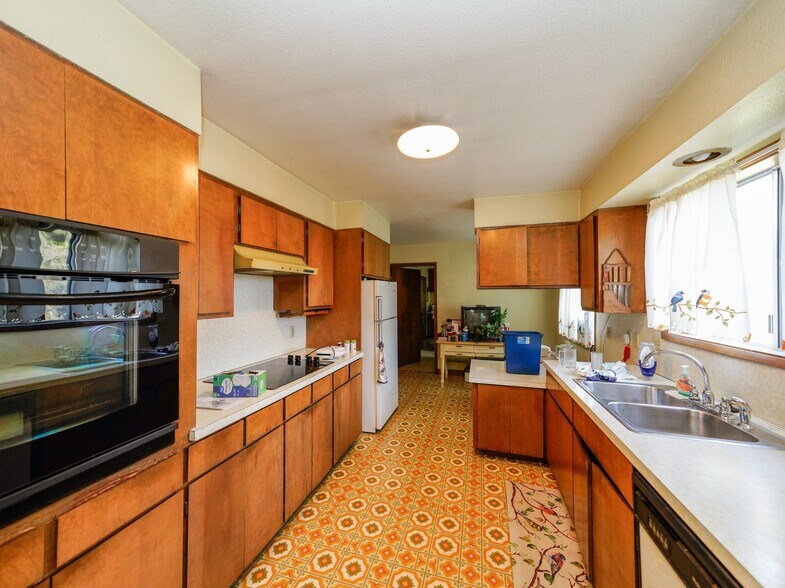 More Photos Of 4856 32nd Ave SE, Salem Industrial For Sale