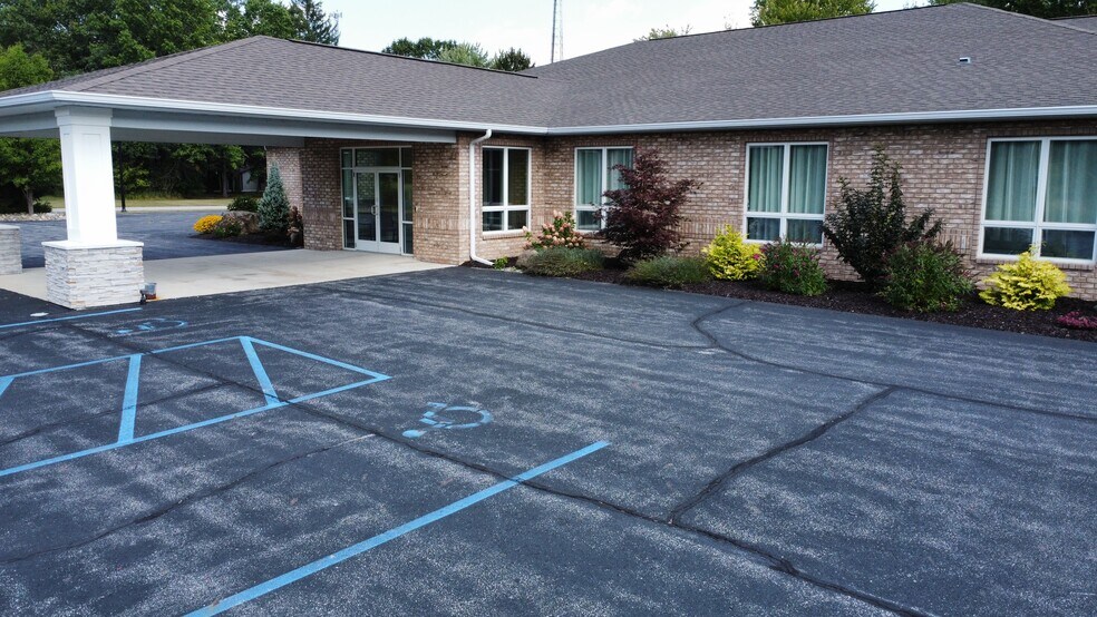 More Photos Of 209 Entrepreneur Dr, Saint Charles Funeral Home For Lease