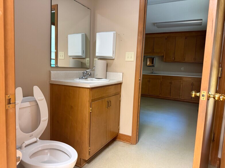 More Photos Of 1012 Medical Ridge Rd, Clinton Medical For Sale