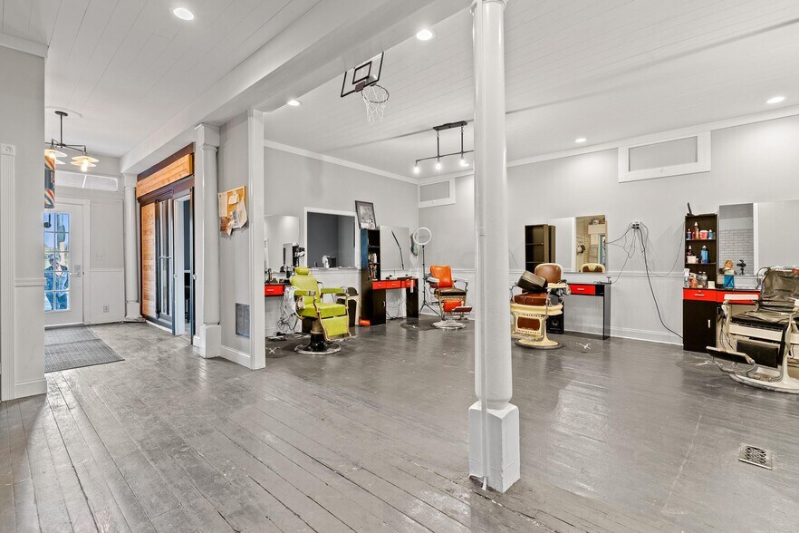 More Photos Of 1550 Lewis Center Rd, Lewis Center Freestanding For Sale