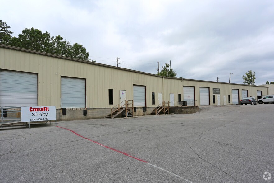 More Photos Of 4998 Whitling Dr, Pelham Showroom For Lease
