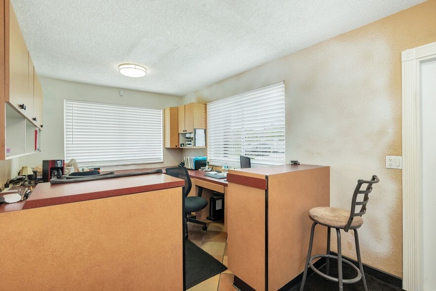More Photos Of 1420 Forsythe Rd, West Palm Beach Auto Repair For Sale