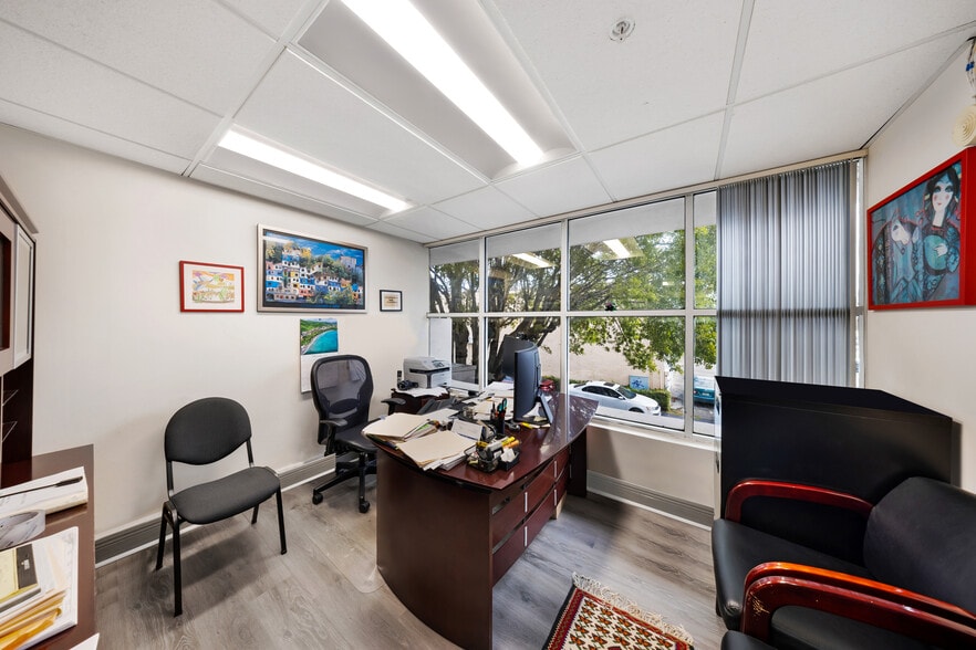 More Photos Of 7655-7669 NW 50th St, Miami Office For Sale