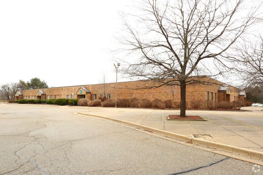 More Photos Of 111 W Edgewood Blvd, Lansing Office For Lease