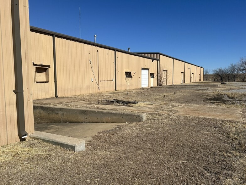 More Photos Of 210 SW Texas Ave, Lawton Warehouse For Lease