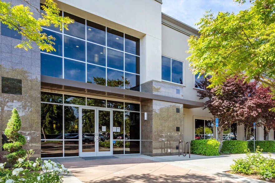 More Photos Of 7555 N Palm Ave, Fresno Office For Lease