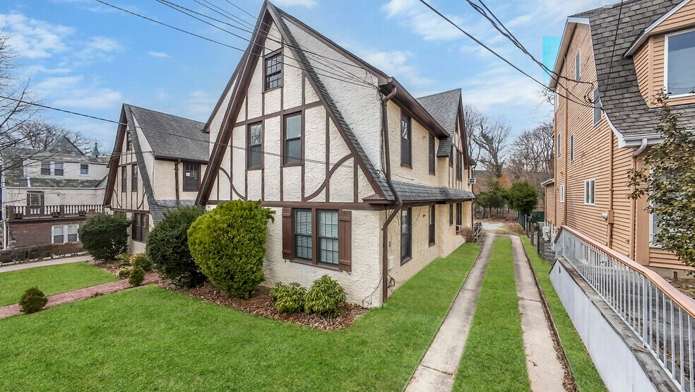 More Photos Of 4320 Hamilton Pl, Flushing Apartments For Sale