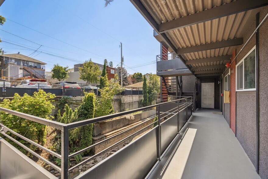 More Photos Of 2414 13th Ave S, Seattle Apartments For Sale