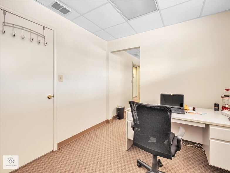 More Photos Of 25400-25430 Goddard Rd, Taylor Medical For Sale