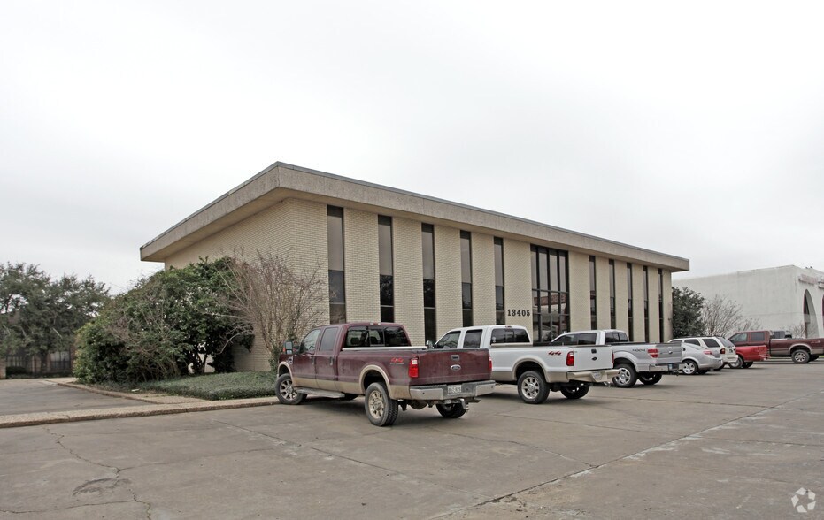 More Photos Of 13405 Southwest Fwy, Sugar Land Medical For Lease