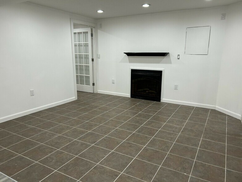 More Photos Of 460 Washington St, Pembroke Storefront Retail Office For Lease