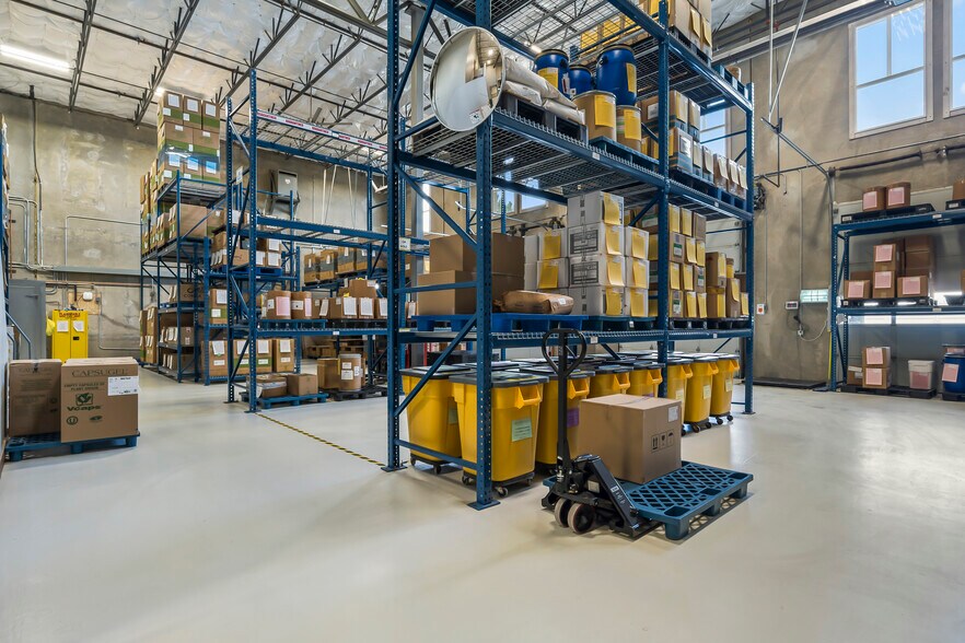 More Photos Of 601 N Larch St, Sisters Research And Development For Sale