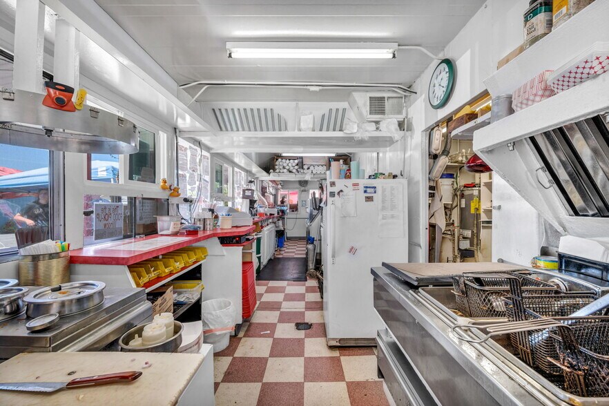 More Photos Of 198 Main St, Bridgeport Restaurant For Sale