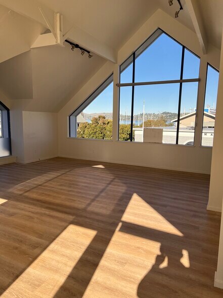 More Photos Of 1001 Bridgeway, Sausalito Storefront Retail Office For Lease