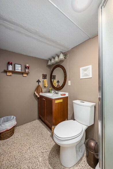 More Photos Of 620 Cherokee St, Leavenworth Storefront For Sale