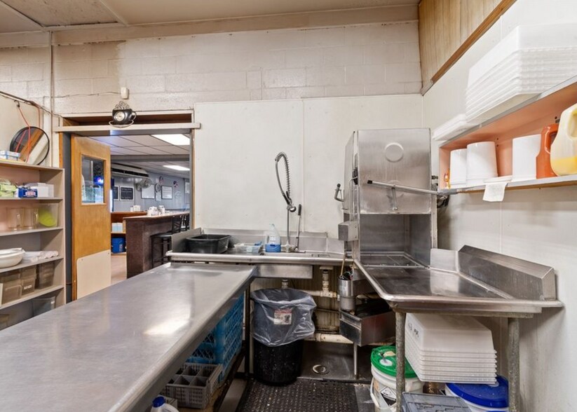 More Photos Of 6014 New Hartford St, Wolcott Restaurant For Sale