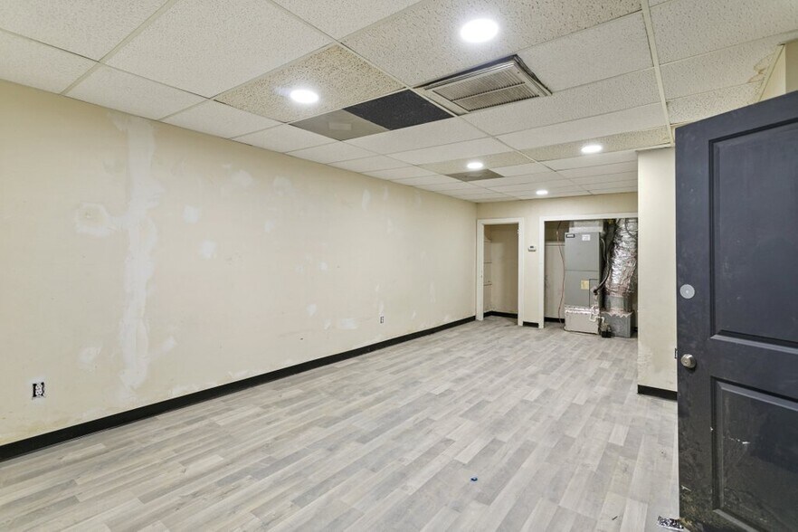 More Photos Of 327-345 E Bay St, Jacksonville Storefront Retail Office For Lease