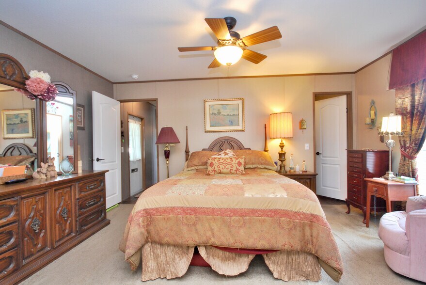 More Photos Of 12604 N State Highway 95, Cistern Restaurant For Sale