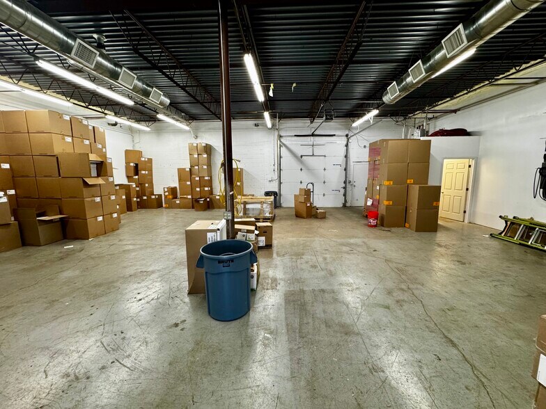 More Photos Of 1600 S Noland Rd, Independence Light Distribution For Lease