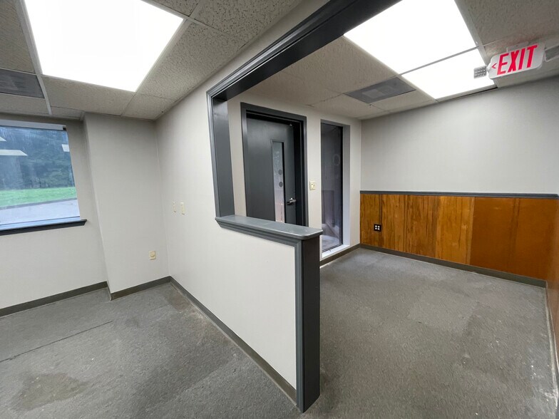 More Photos Of 750 N Price Rd, Sugar Hill Distribution For Lease