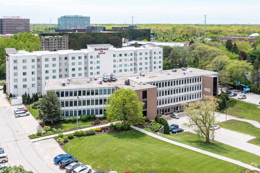 More Photos Of 3201 Old Glenview Rd, Wilmette Office For Lease