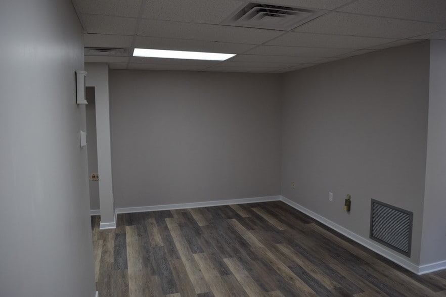 More Photos Of 4329 Emerson St, Jacksonville Warehouse For Lease