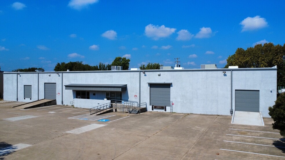 Primary Photo Of 5001 Rondo Dr, Fort Worth Distribution For Lease