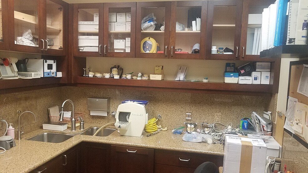 More Photos Of 7884 W Sahara Ave, Las Vegas Medical For Sale