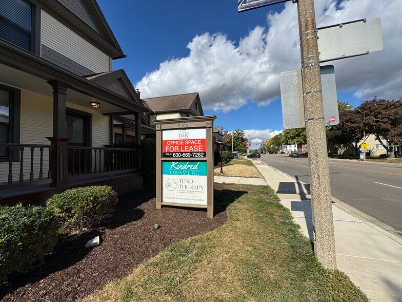 Primary Photo Of 121 N Washington St, Naperville Medical For Lease