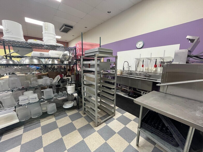 More Photos Of 704 E C St, Valentine Restaurant For Sale