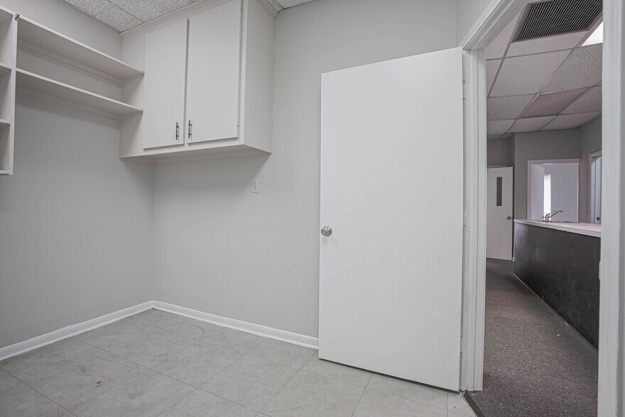 More Photos Of 14721 Pebble Bend Dr, Houston Medical For Lease