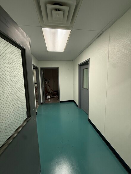 More Photos Of 1202 Industrial Dr, Warsaw Industrial For Sale