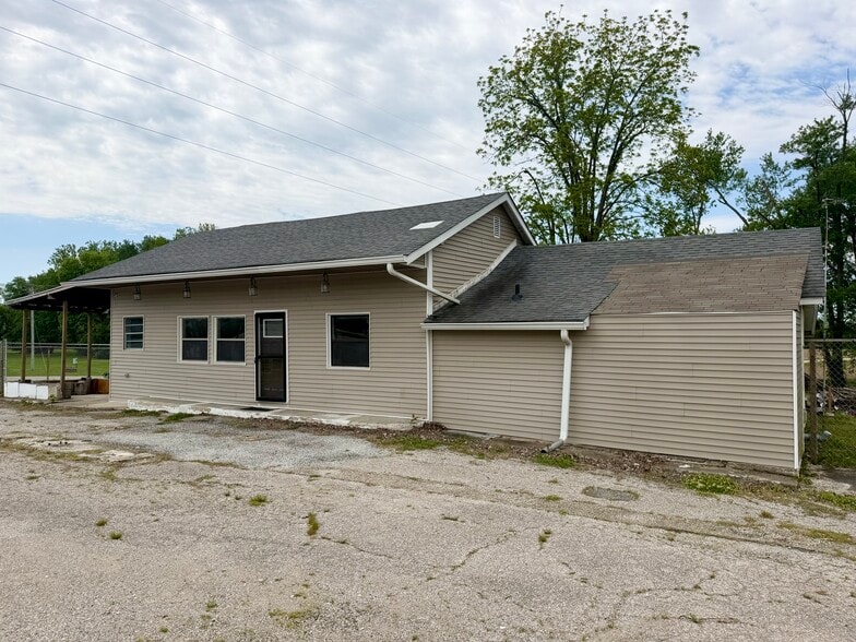 More Photos Of 3480 S US Highway 31, Franklin Convenience Store For Sale