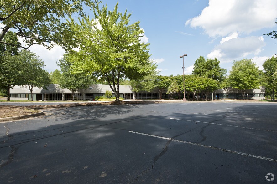 More Photos Of 3587 Parkway Ln, Peachtree Corners Light Distribution For Lease