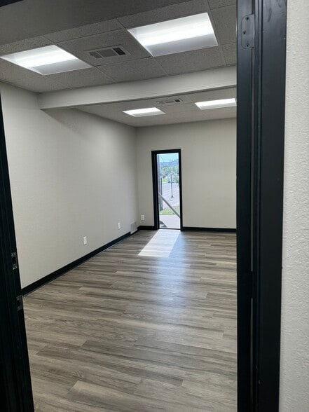 More Photos Of 801 E Abram St, Arlington Loft Creative Space For Lease