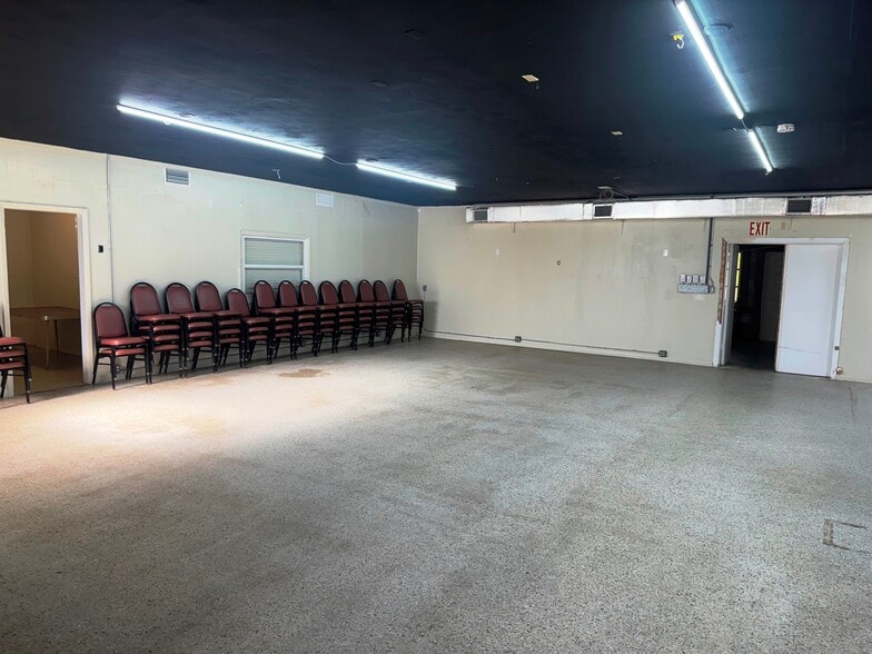 More Photos Of 50 Mildred Dr, Fort Myers Flex For Lease