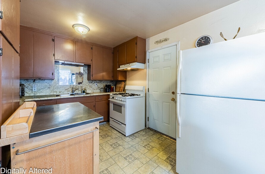 More Photos Of 10050 Reese Cir, Prunedale Warehouse For Sale